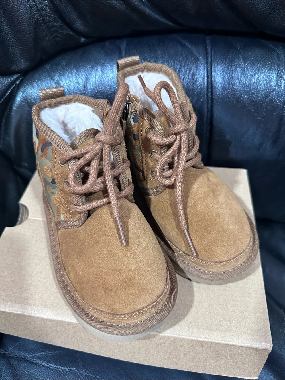 New UGG Kids Boot - T NEUMEL ll Camo - Size 9
